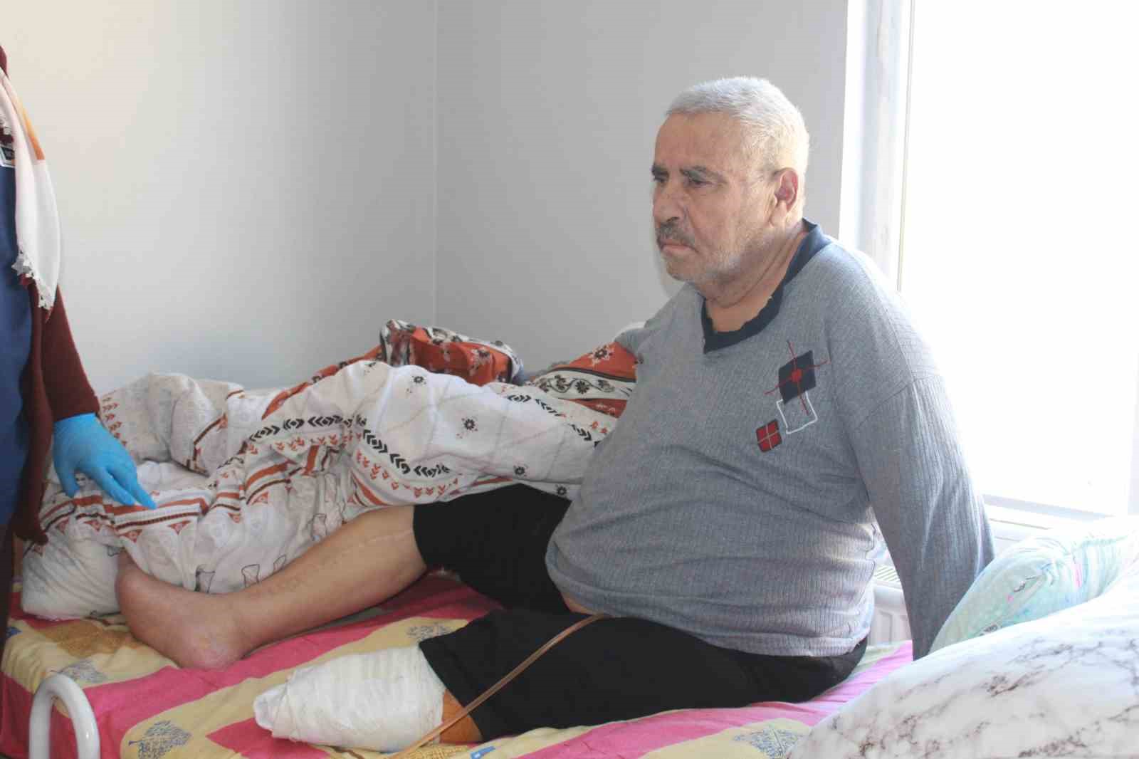 Vefakar gelin, 10 yıldır ayağı olmayan yatalak kayınpederine bakıyor
