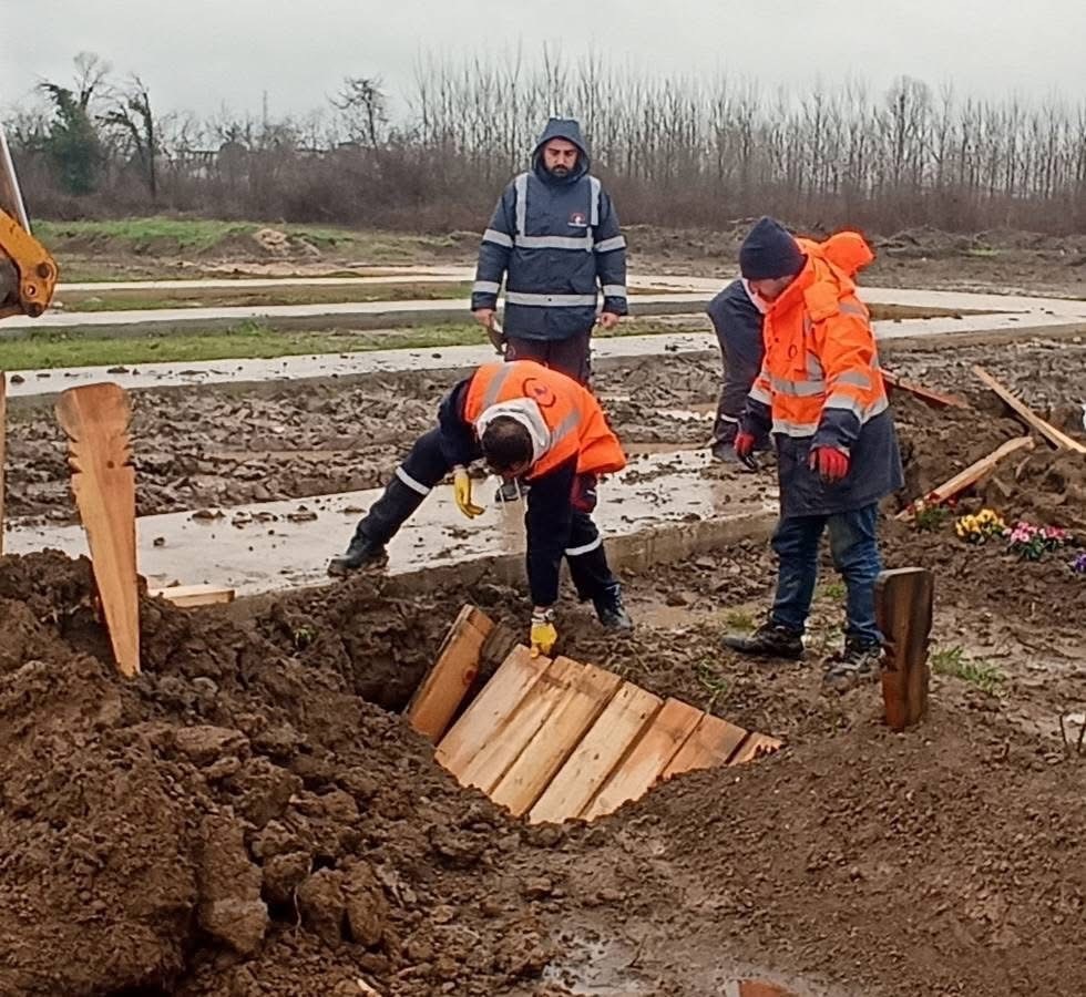 Vefat eden kaçak göçmenler Düzce’de defnedildi
