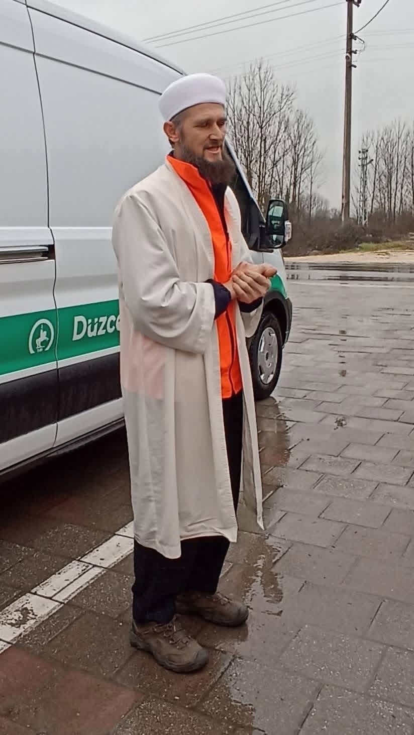 Vefat eden kaçak göçmenler Düzce’de defnedildi
