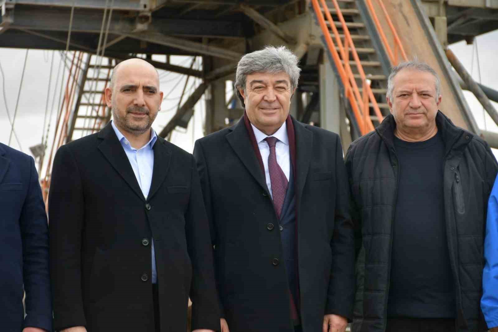 Vekil Ataş ve Başkan Bağlamış, Jeotermal Sera OTB’deki çalışmaları inceledi
