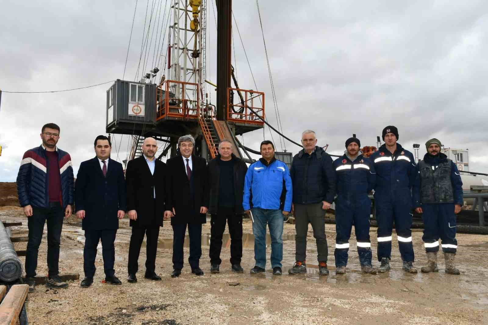 Vekil Ataş ve Başkan Bağlamış, Jeotermal Sera OTB’deki çalışmaları inceledi
