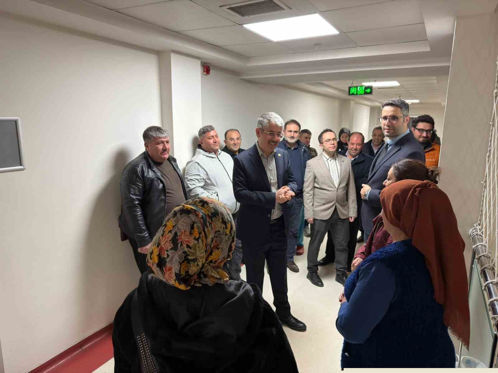 Vekil Çopuroğlu, gece yarısı hastane ziyareti yaptı
