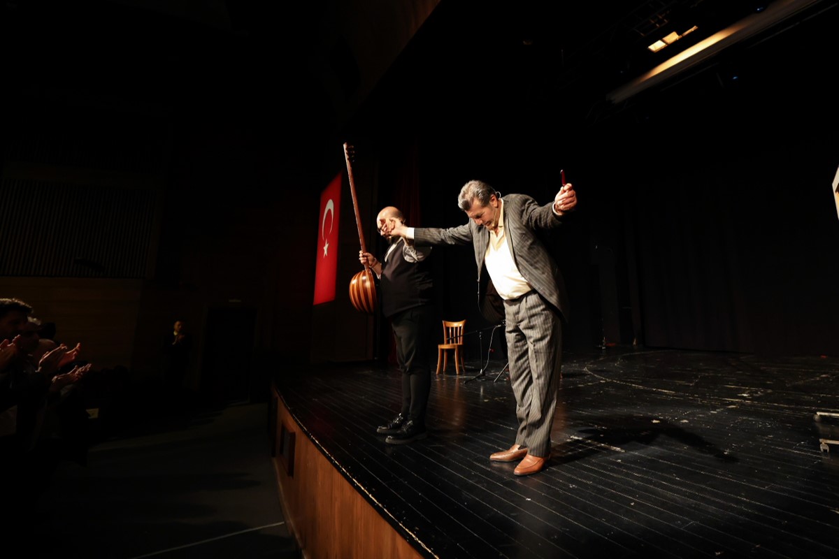 ‘Veli’nin Oğlu Orhan’ Küçükçekmece’de seyirciyle buluştu
