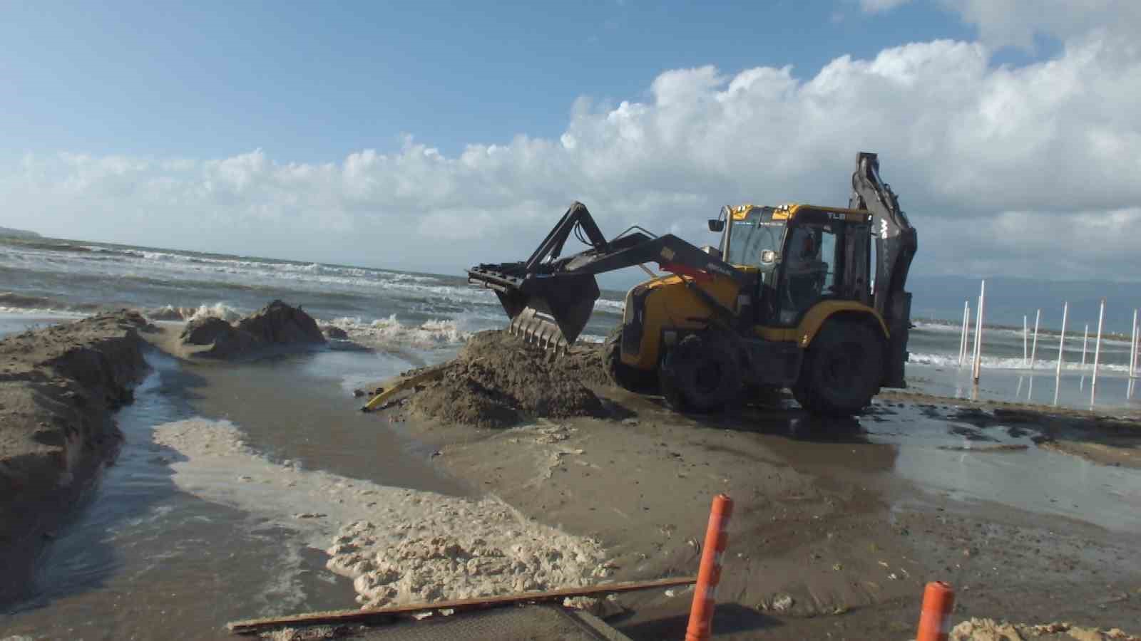 Venedik değil Balıkesir: Deniz kabardı evler sular içinde kaldı
