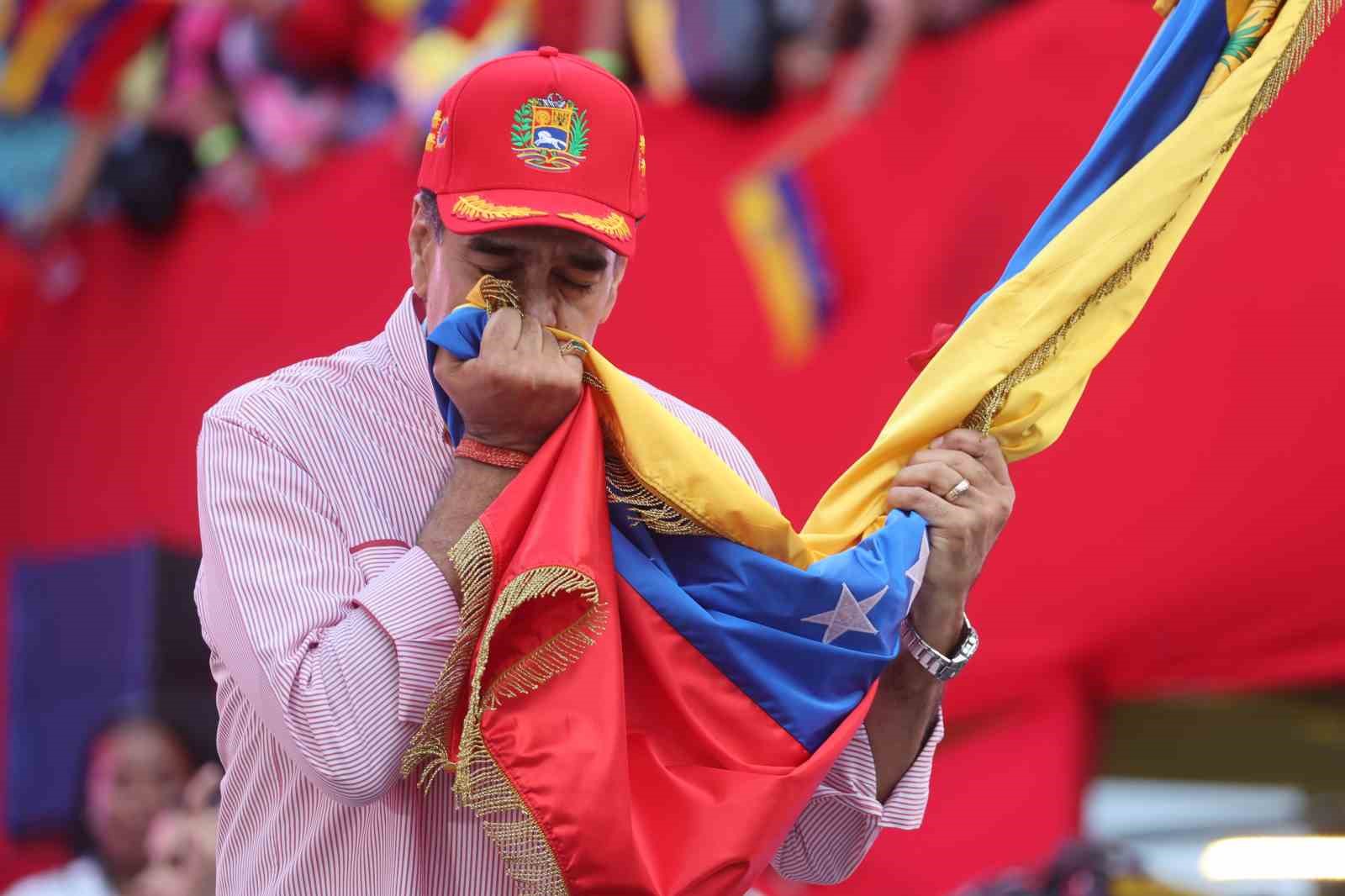 Venezuela lideri Maduro: "Uyuşturucu kaçakçılığı ve petrol konusunda ABD ile diyaloğa hazırız"
