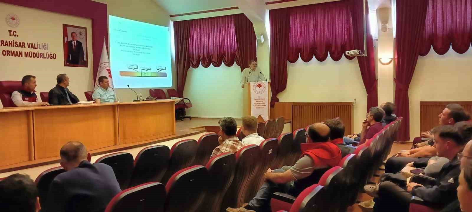 Veteriner hekimlere yönelik şap hastalığıyla mücadele toplantısı yapıldı
