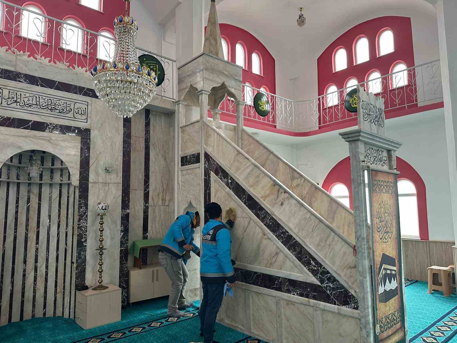 Vezirköprü’de camilerde temizlik çalışması
