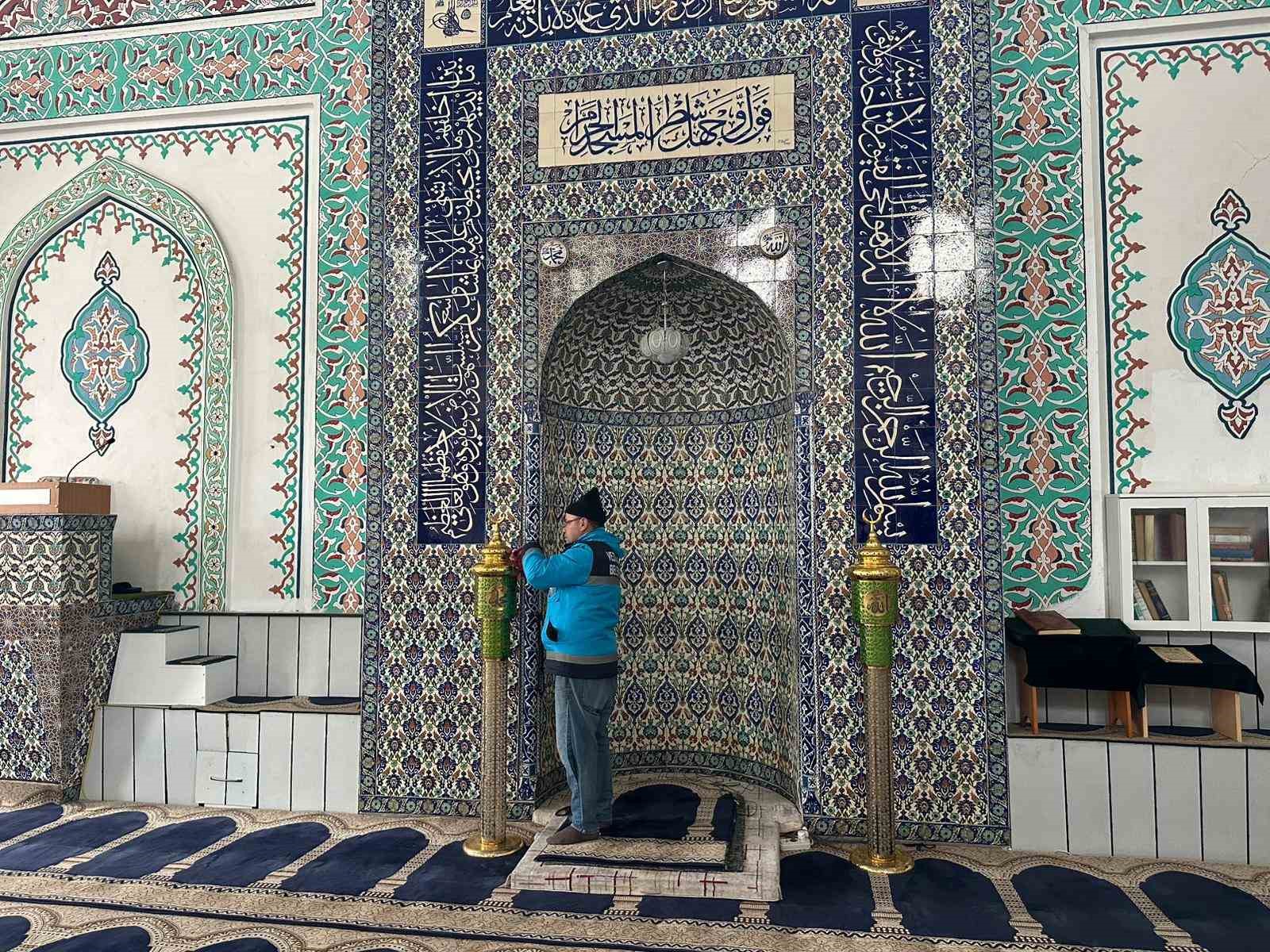 Vezirköprü’de camilerde temizlik çalışması
