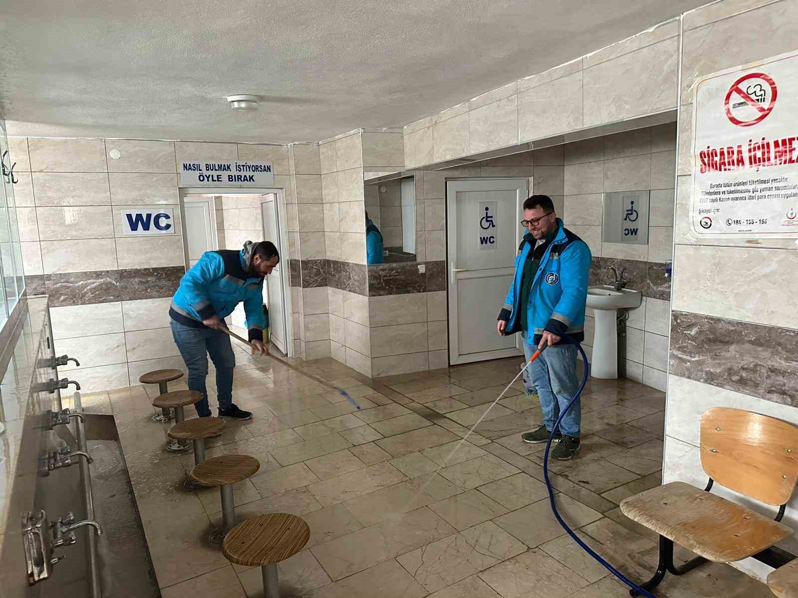 Vezirköprü’de camilerde temizlik çalışması
