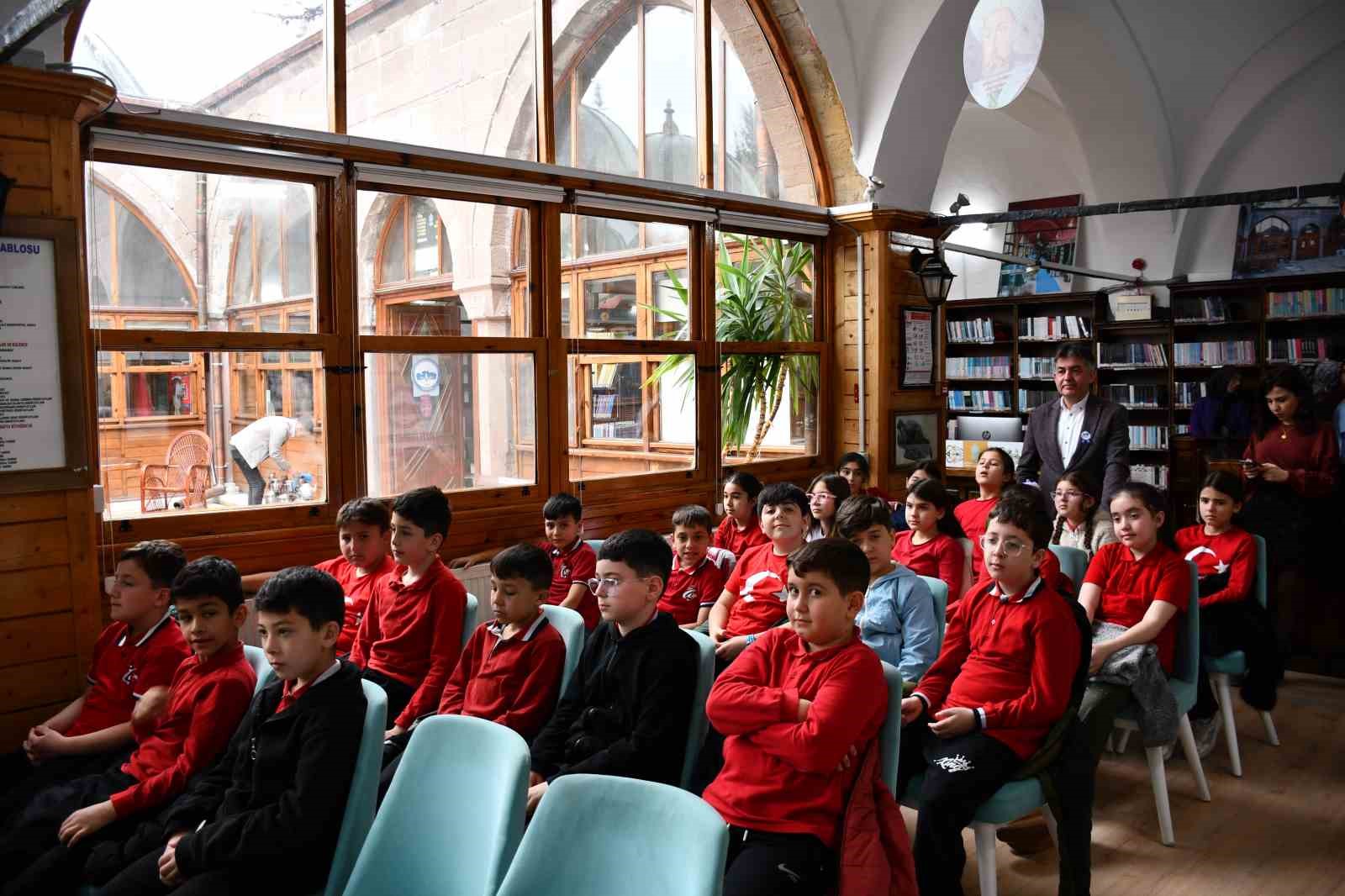 Vezirköprü’de kitap kurtlarına ödül
