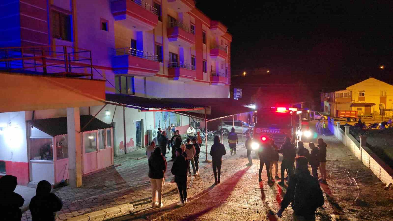 Vezirköprü’de korkutan yangın: 25 öğrenci tahliye edildi
