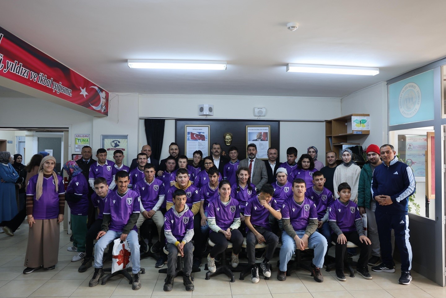 Vezirköprü’de özel öğrencilere Samsunspor forması sürprizi
