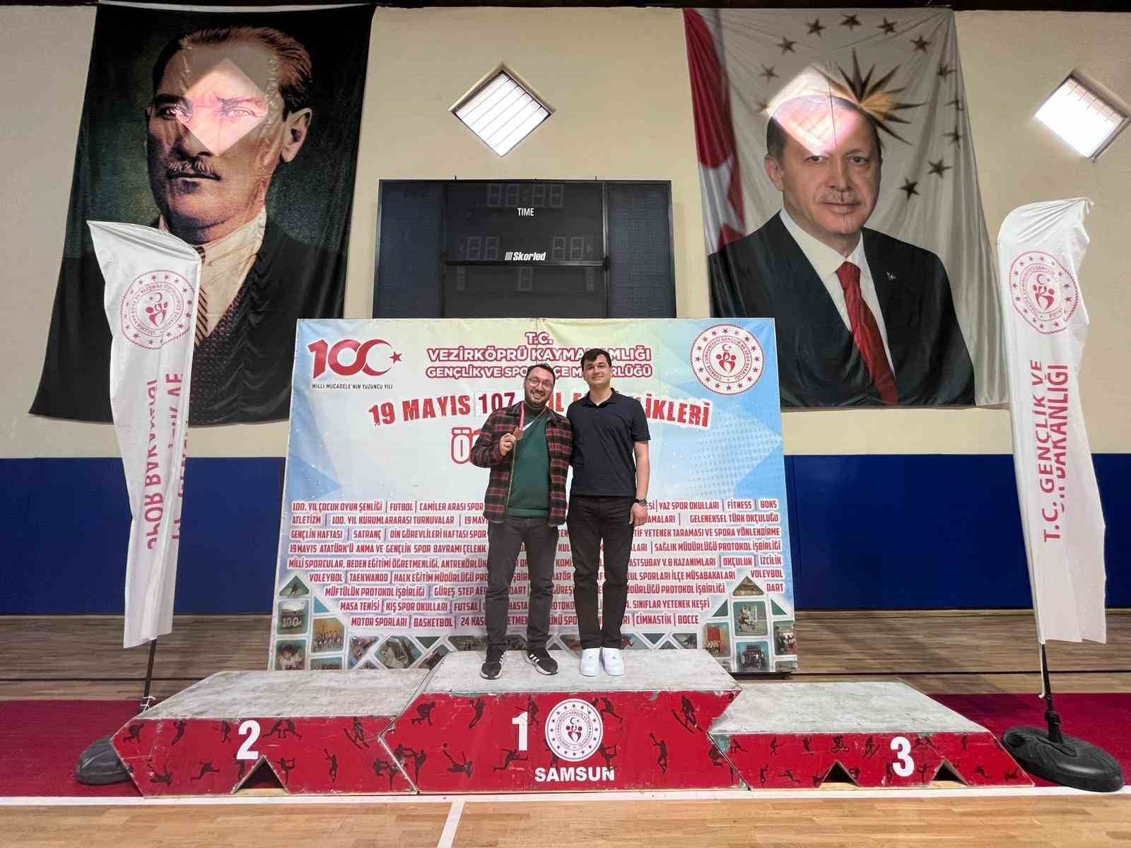 Vezirköprü’de sağlık çalışanları masa tenisi turnuvası
