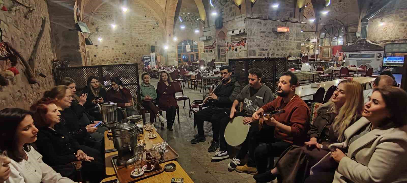 Vezirköprü’de türkü gecesi
