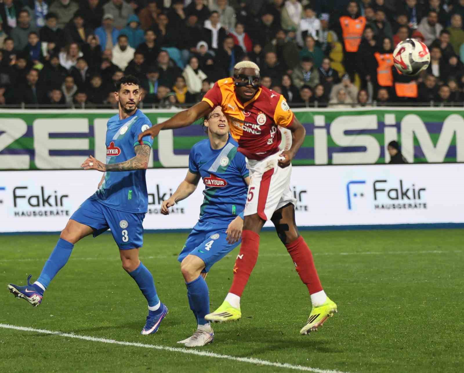 Victor Osimhen, bu sezonki gol sayısını 15’e çıkardı
