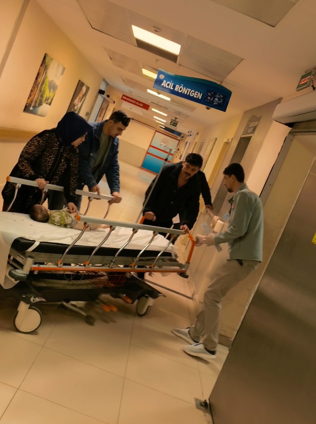 Villanın merdivenlerden düşen 1 yaşındaki çocuk ağır yaralandı
