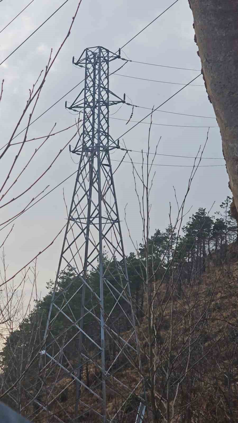 Vinç kiralayarak 1 milyon TL’lik kablo çaldılar
