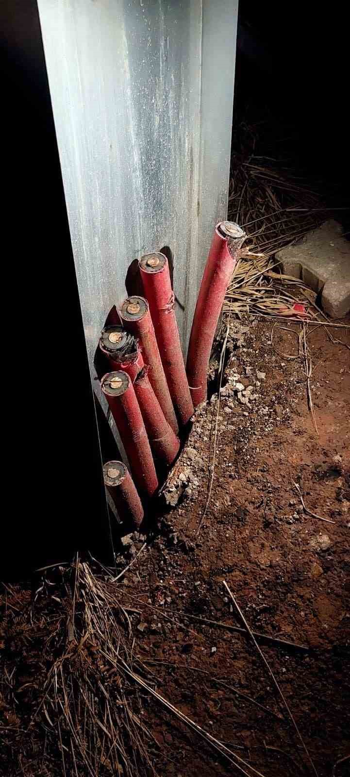 Vinç kiralayarak 1 milyon TL’lik kablo çaldılar
