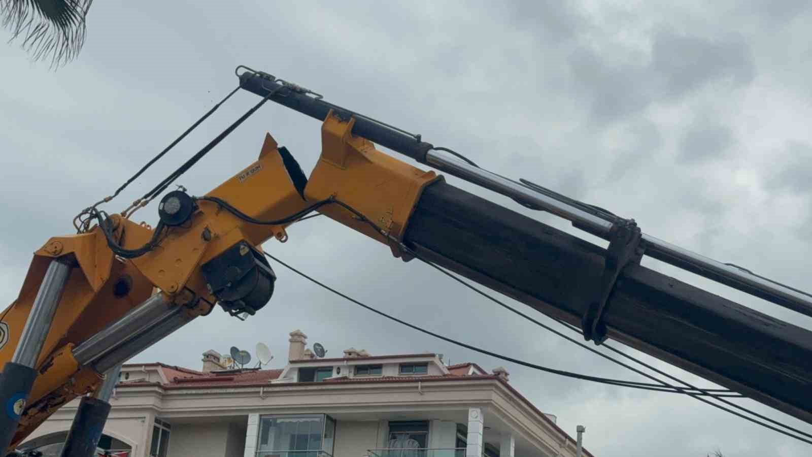 Vincin kopan parçasının altında kalan genç hayatını kaybetti
