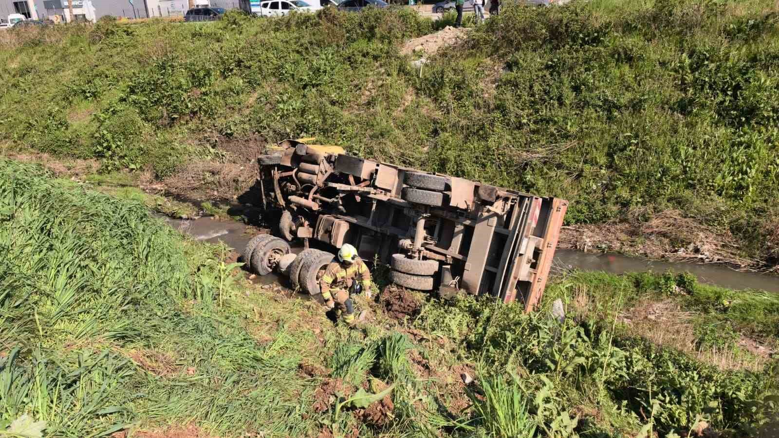 Vinçten atlaması sonucu hayatını kaybeden sürücü toprağa verildi
