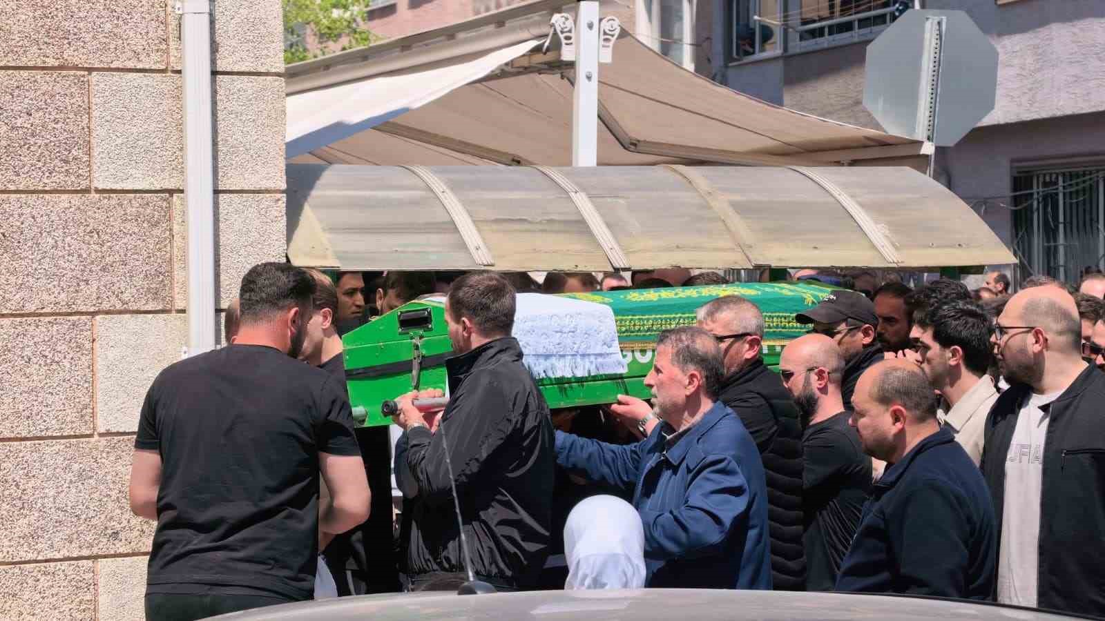 Vinçten atlaması sonucu hayatını kaybeden sürücü toprağa verildi
