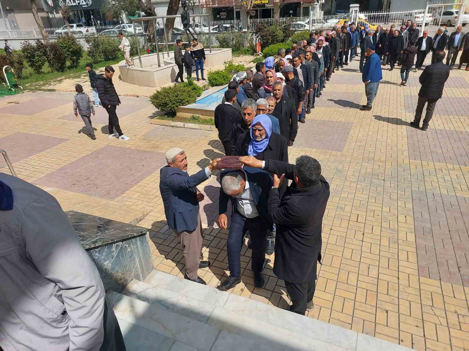 Viranşehir’de 2 kişinin öldüğü olay barışla son buldu
Viranşehir’de 2 kişinin öldüğü olay barışla son buldu