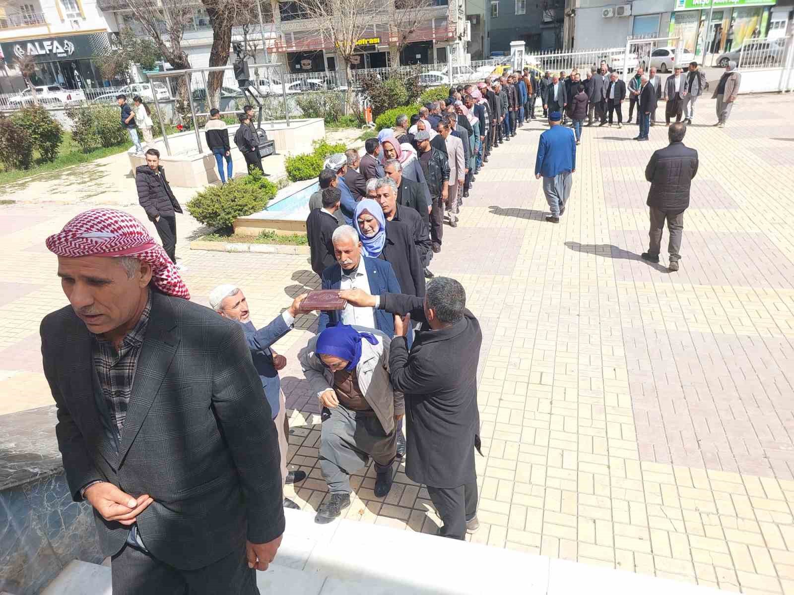 Viranşehir’de 2 kişinin öldüğü olay barışla son buldu
Viranşehir’de 2 kişinin öldüğü olay barışla son buldu