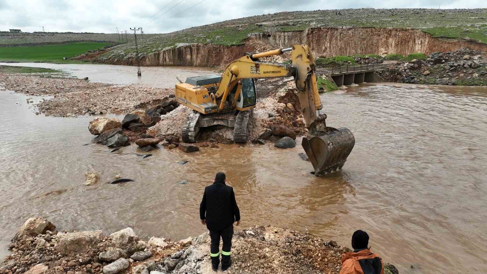 Viranşehir’de selin yaraları sarılıyor
