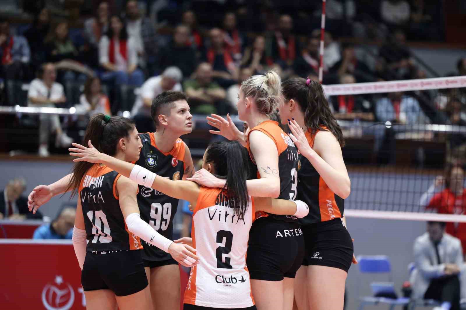 Vodafone Sultanlar Ligi: Aras Kargo: 3 - Eczacıbaşı Dynavit: 2
