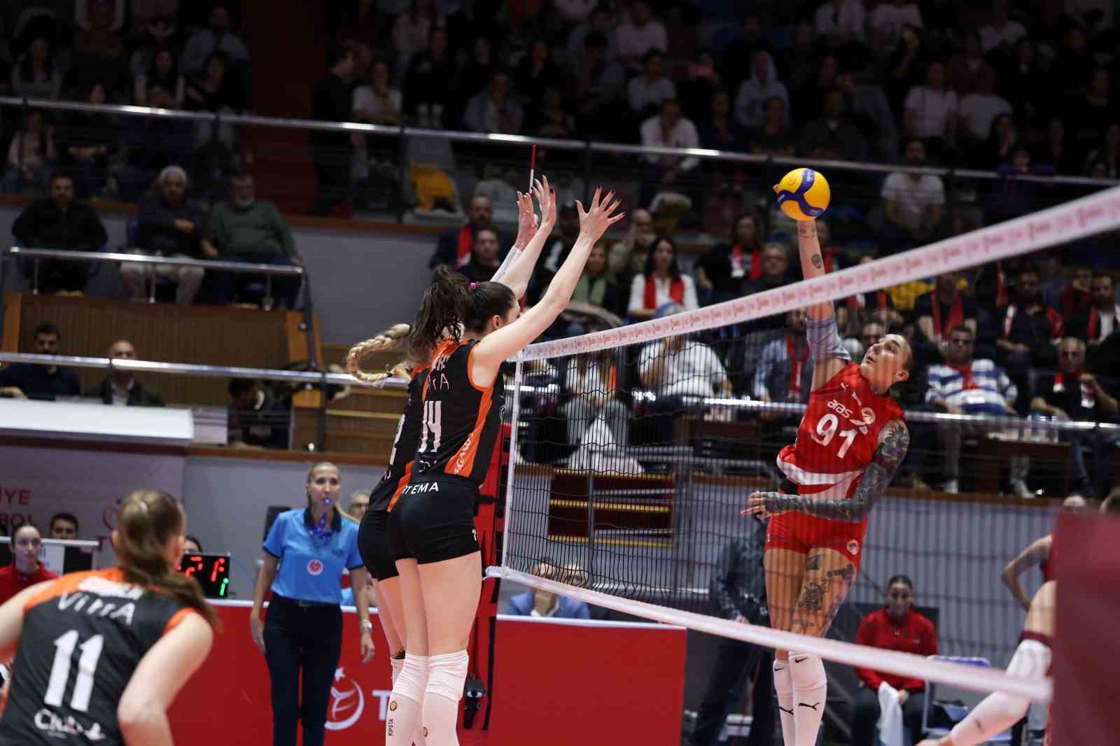 Vodafone Sultanlar Ligi: Aras Kargo: 3 - Eczacıbaşı Dynavit: 2
