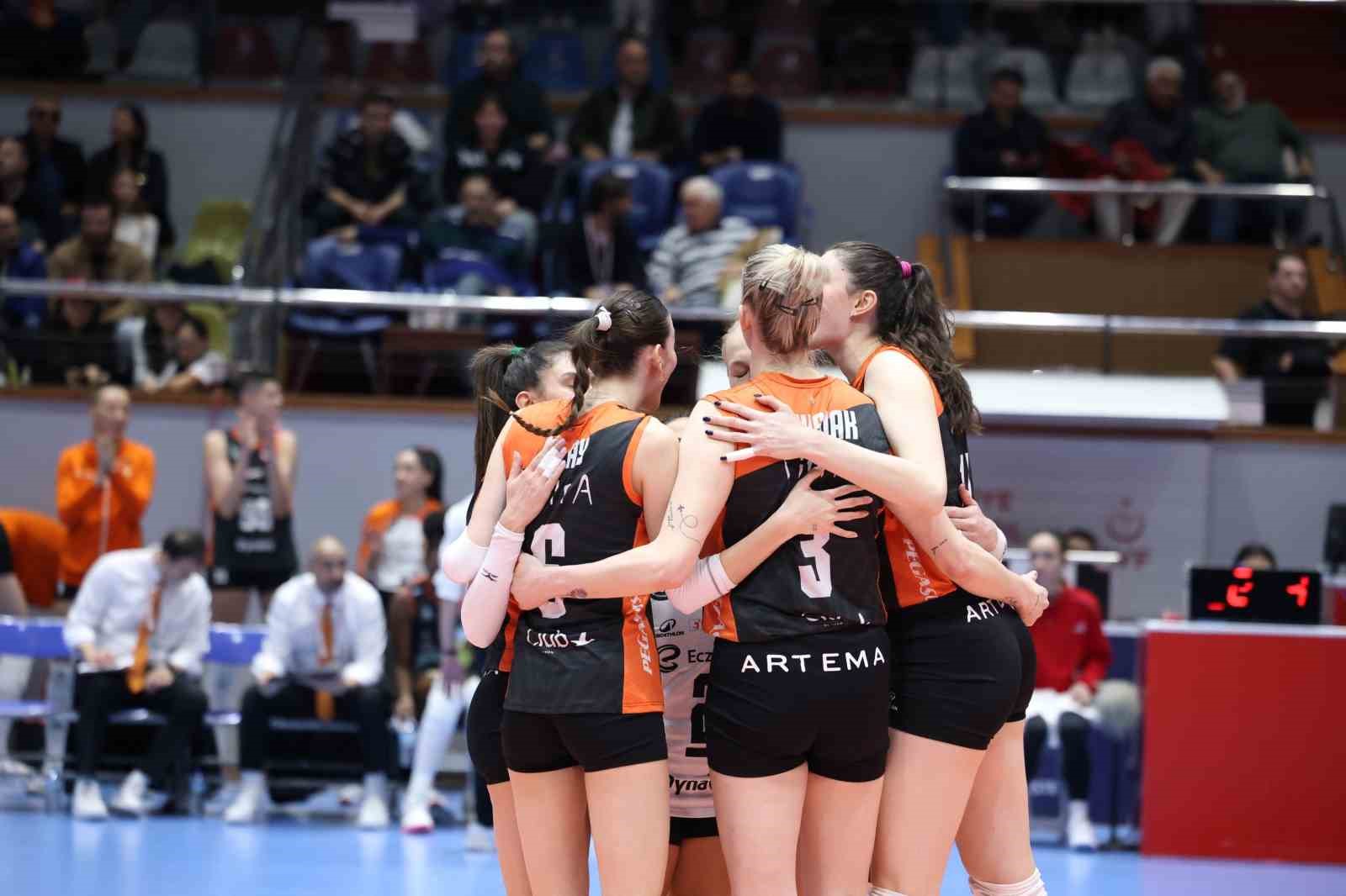 Vodafone Sultanlar Ligi: Aras Kargo: 3 - Eczacıbaşı Dynavit: 2
