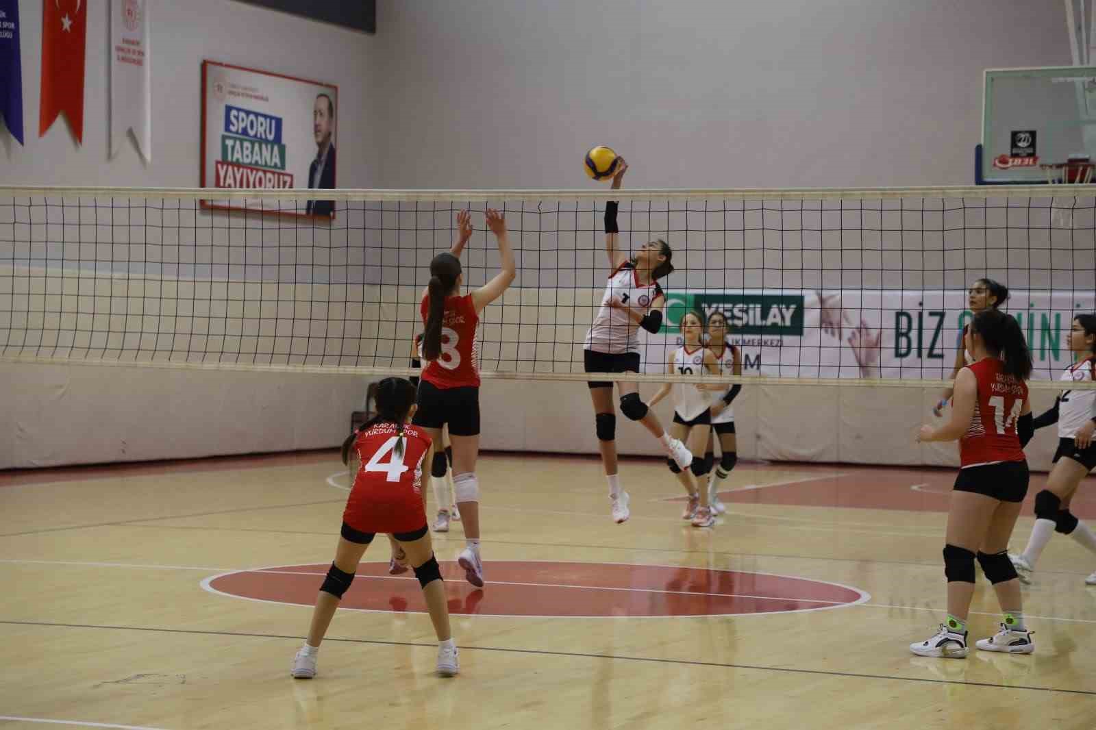 Voleybol Midi Kızlar İl Birinciliği müsabakaları sona erdi
