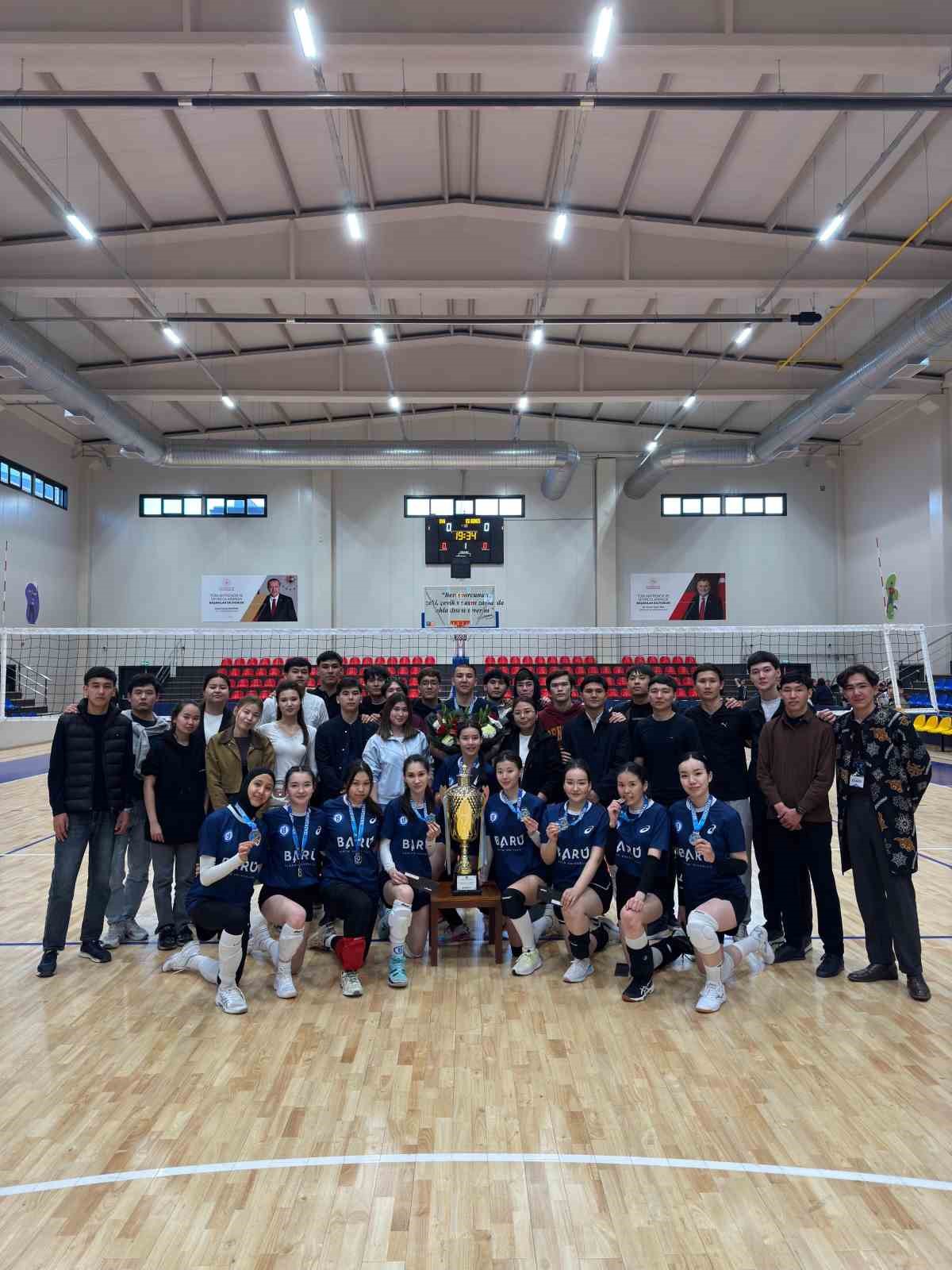 Voleybol turnuvasında Kazakistanlı öğrenciler şampiyon oldu.
