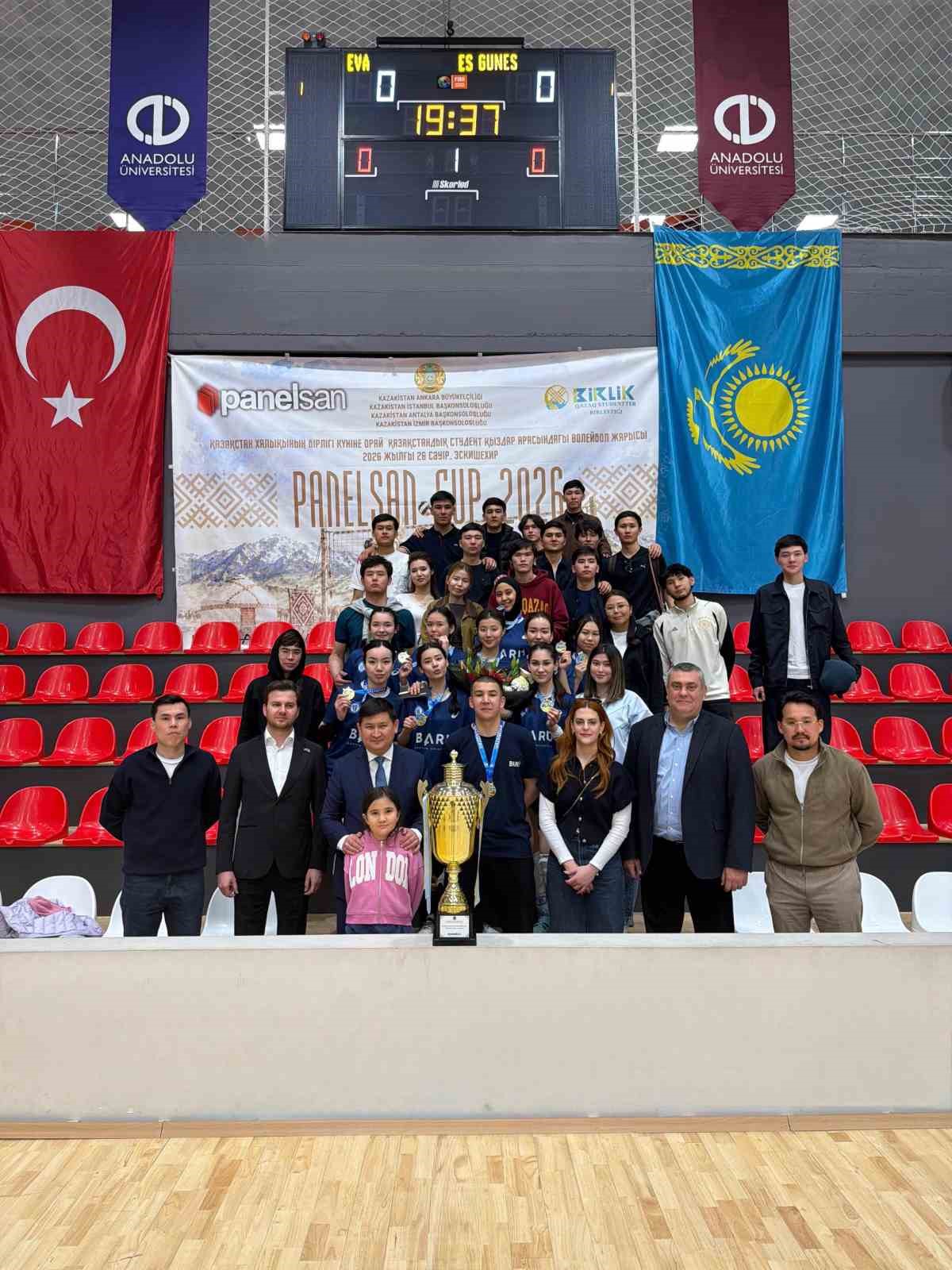 Voleybol turnuvasında Kazakistanlı öğrenciler şampiyon oldu.
