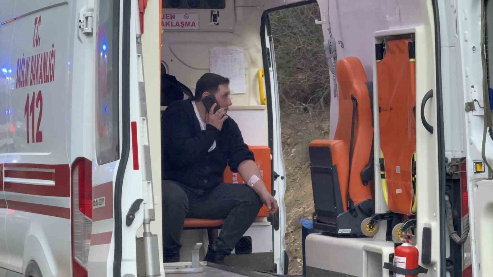 Yabancı öğrencileri taşıyan minibüs şarampole uçtu: 17 yaralı
