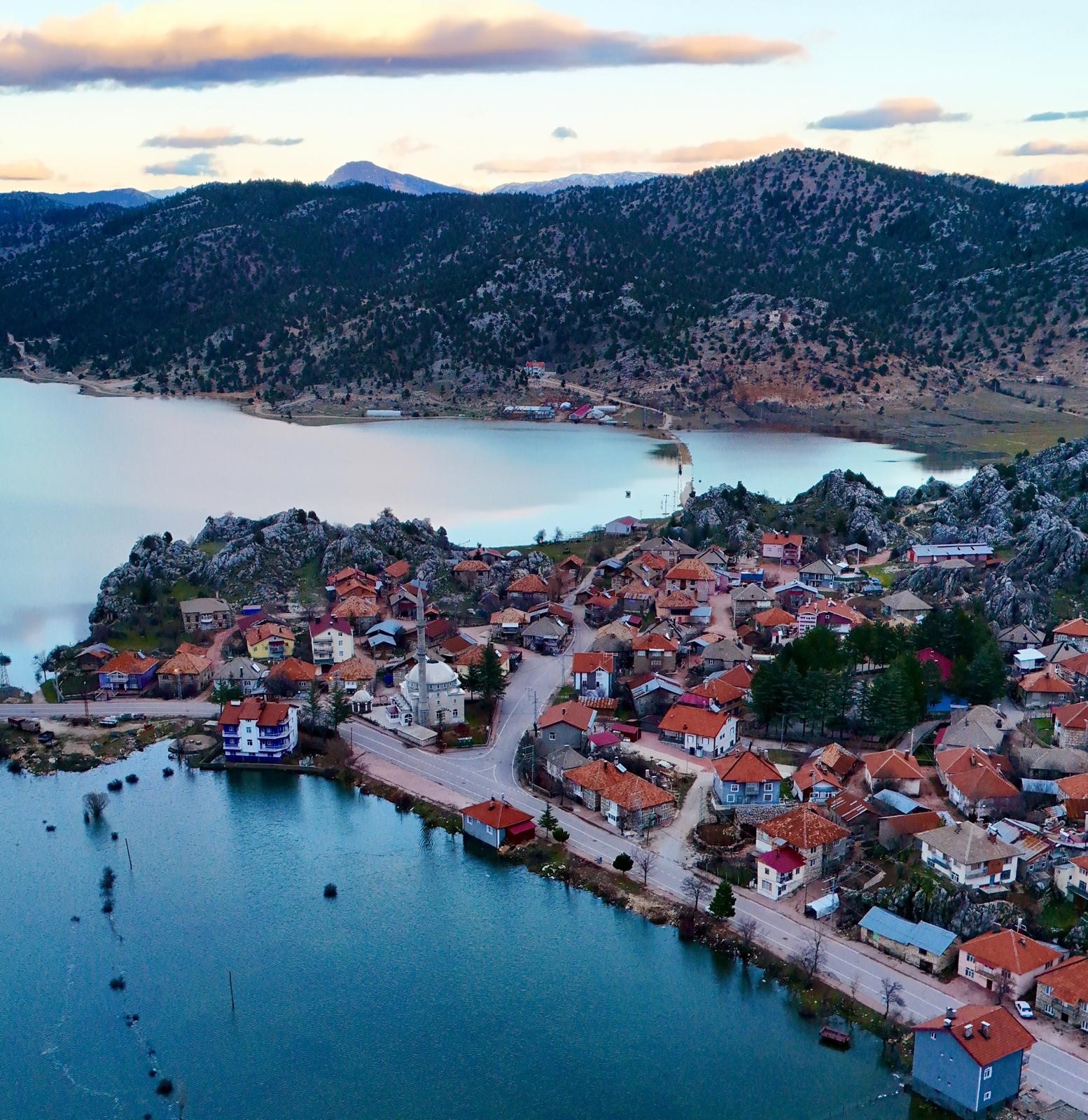 Yağış manzarası şaşırttı, Pınarbaşı deniz oldu
