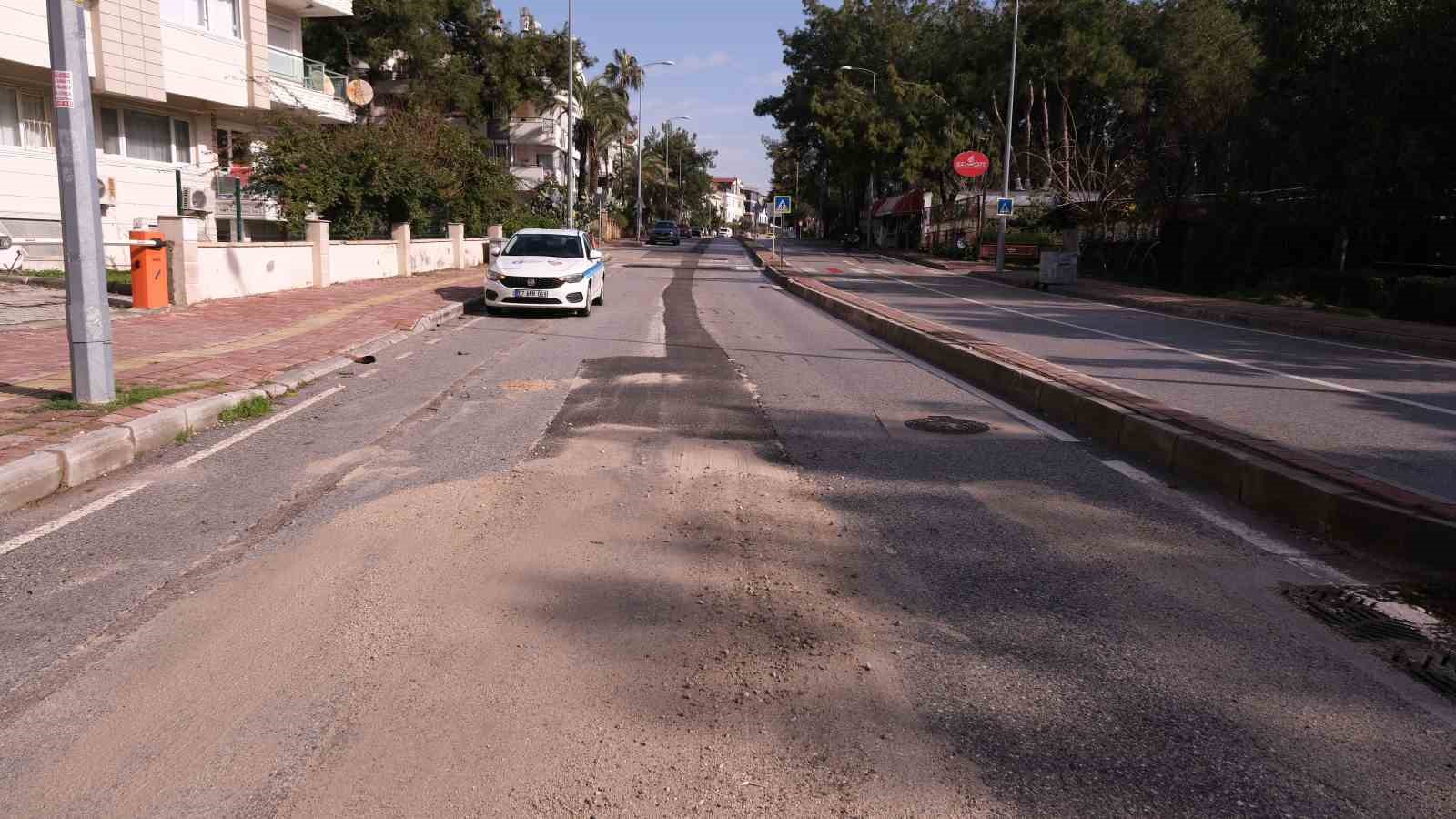 Yağış sonrası bozulan yollar onarılıyor
Yağış sonrası bozulan yollar onarılıyor