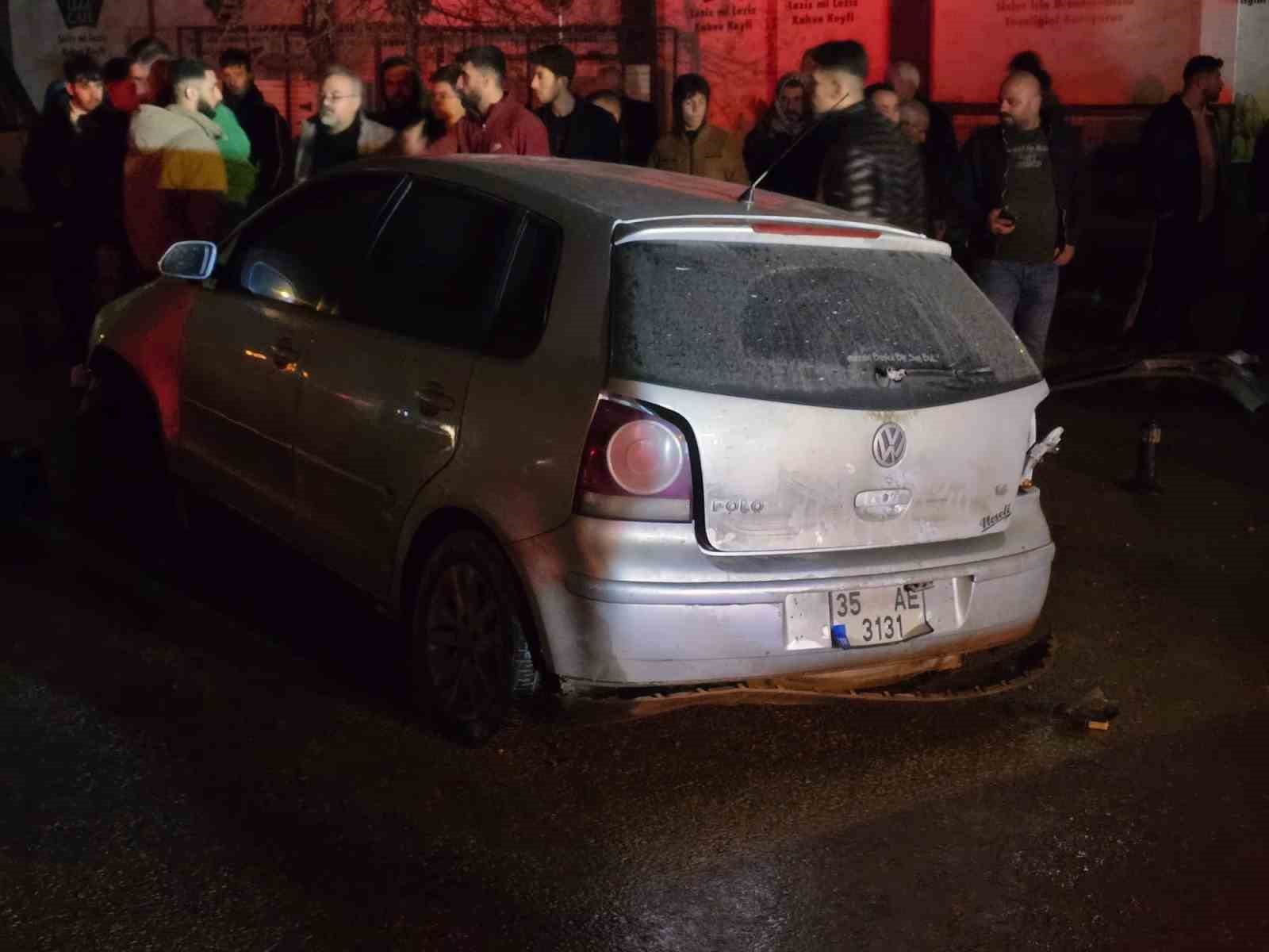 Yağış sonrası çöken yol kazaya neden oldu: 3 yaralı
