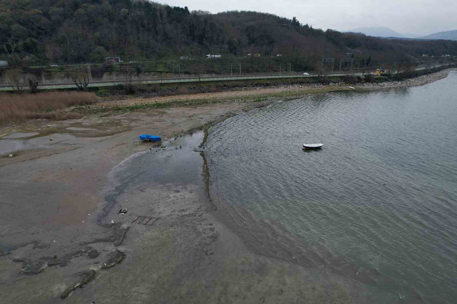 Yağışlar Sapanca Gölü’nde seviyeyi artırdı ancak risk hala devam ediyor
