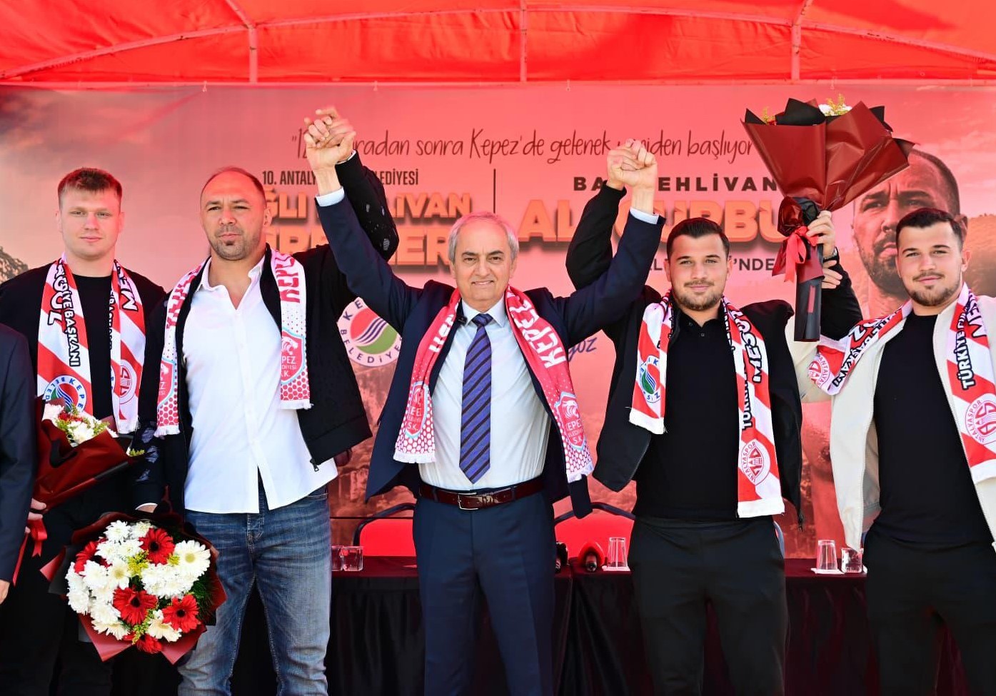 Yağlı güreşlerin efsane ismi Ali Gürbüz’e coşkulu karşılama
