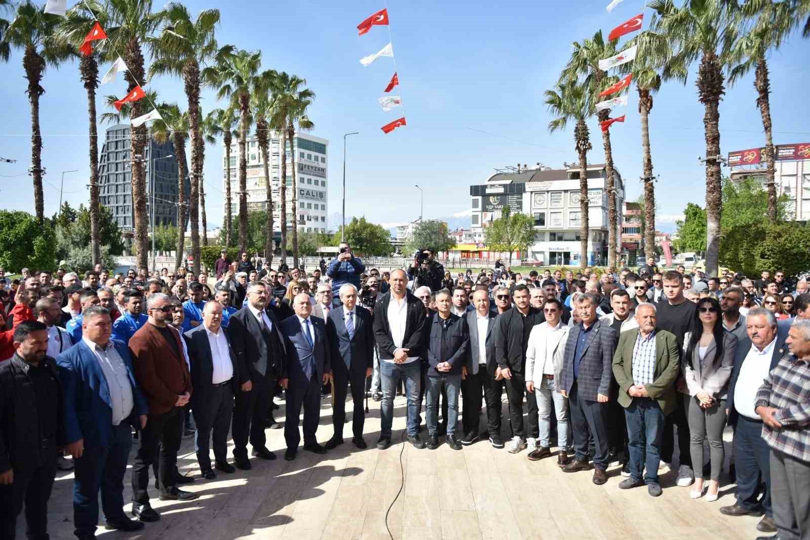 Yağlı güreşlerin efsane ismi Ali Gürbüz’e coşkulu karşılama
