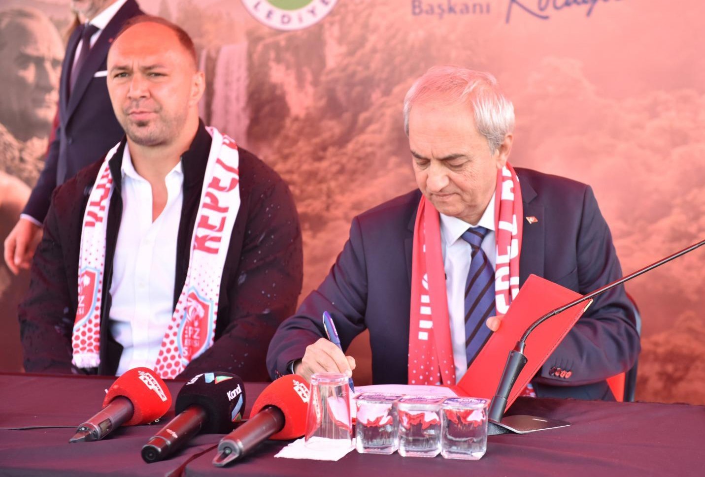 Yağlı güreşlerin efsane ismi Ali Gürbüz’e coşkulu karşılama
