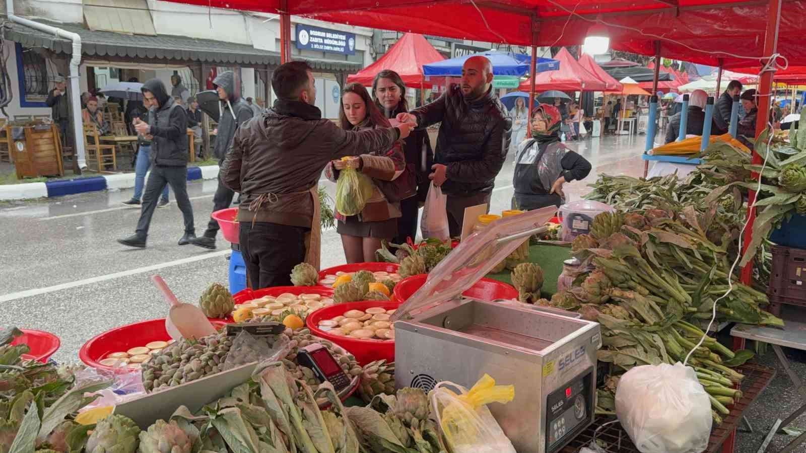Yağmur dinlemediler: Bodrum Acı Ot Festivali’ne ziyaretçi akını
