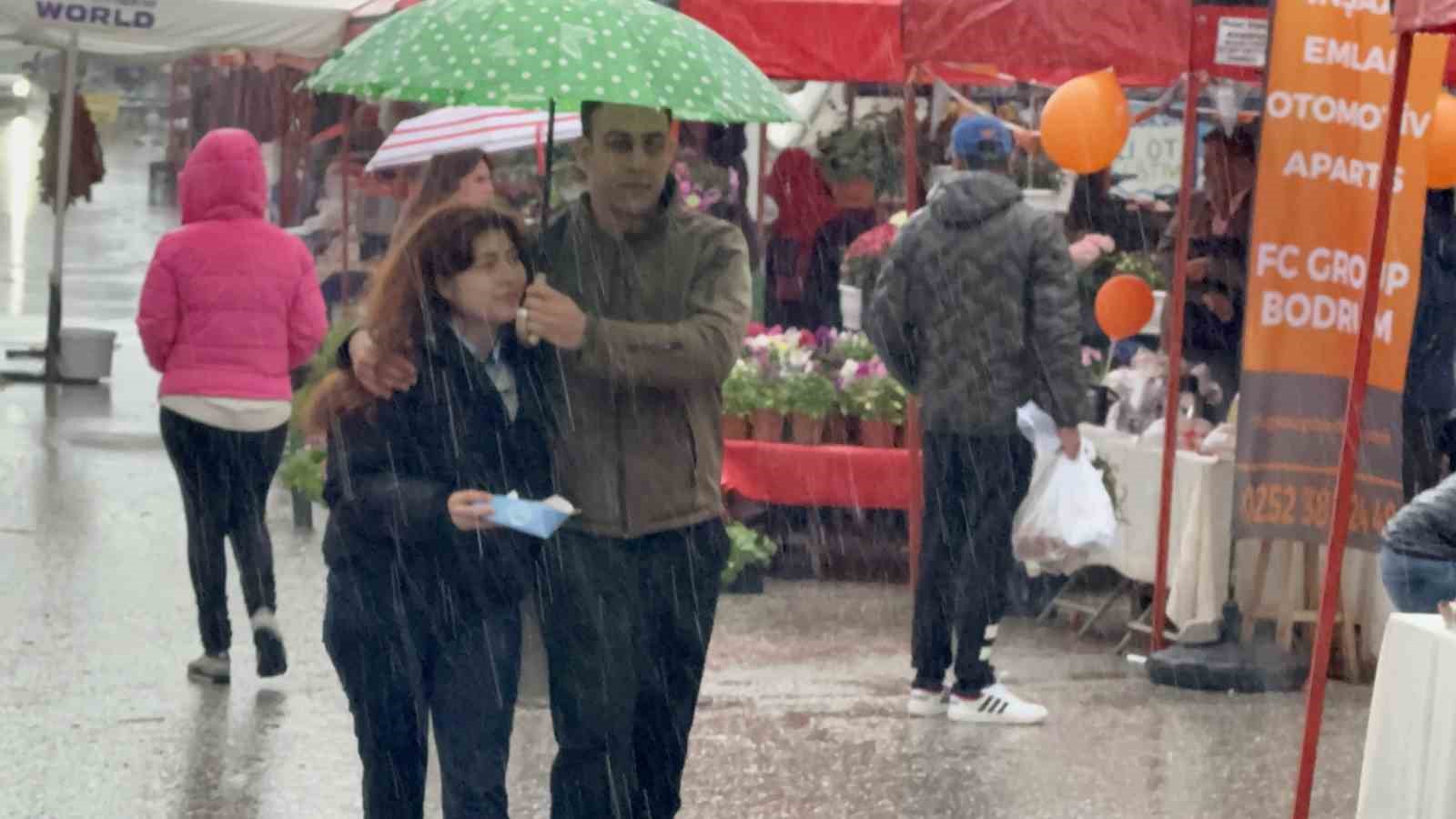 Yağmur dinlemediler: Bodrum Acı Ot Festivali’ne ziyaretçi akını
