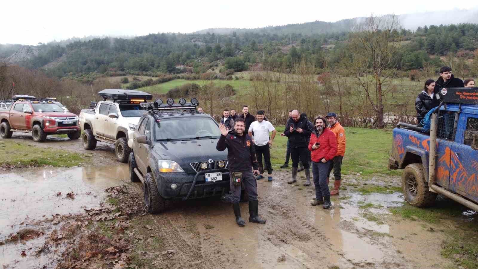 Yağmur ve çamur off-road tutkunlarını durduramadı
