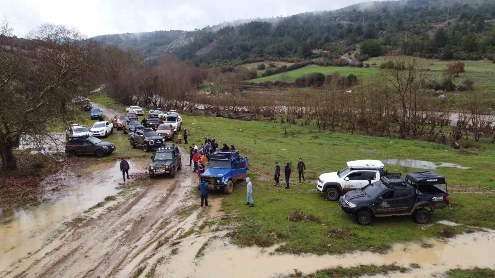 Yağmur ve çamur off-road tutkunlarını durduramadı
