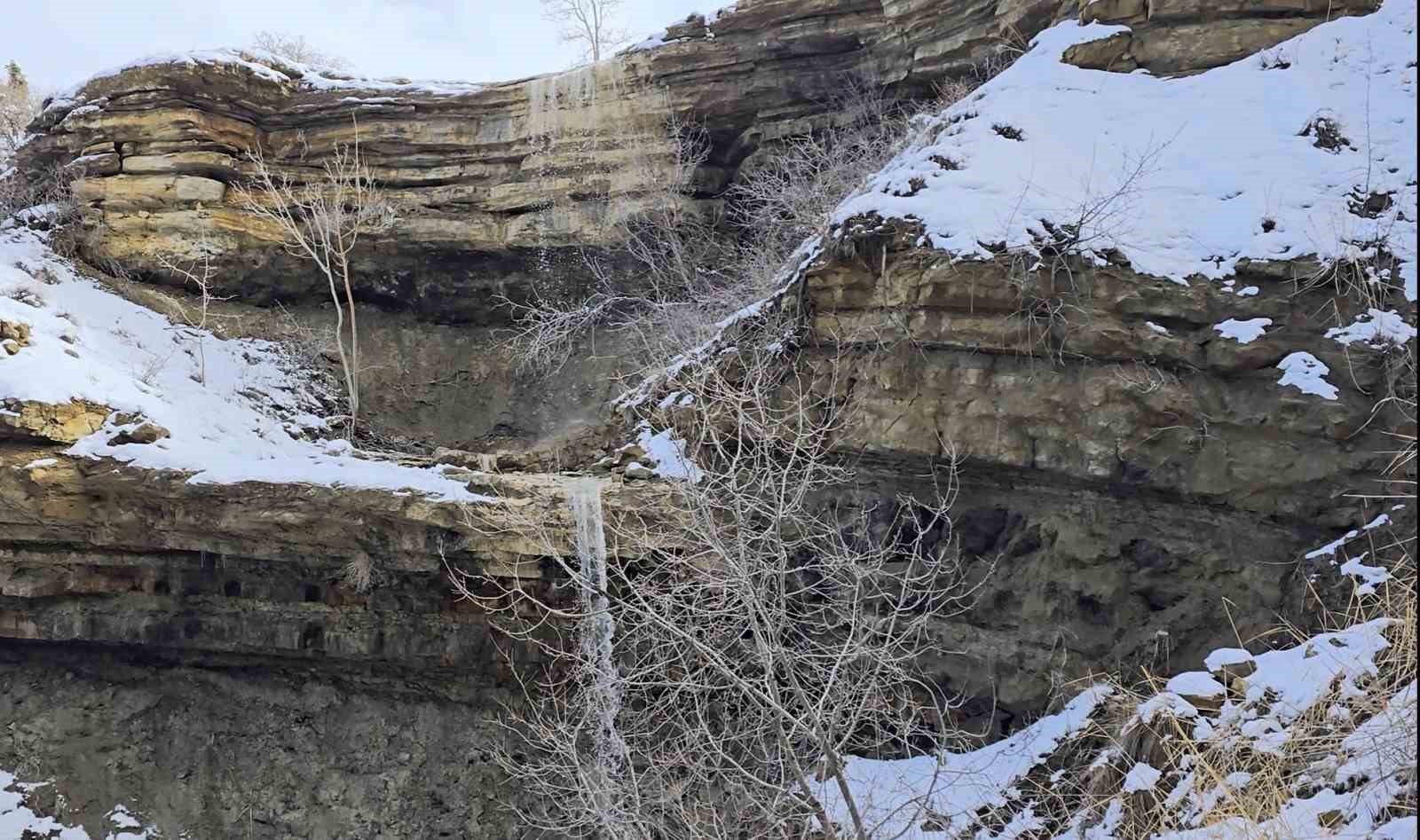 Yağmur ve kar, Harput’ta doğal şelaleler oluşturdu

