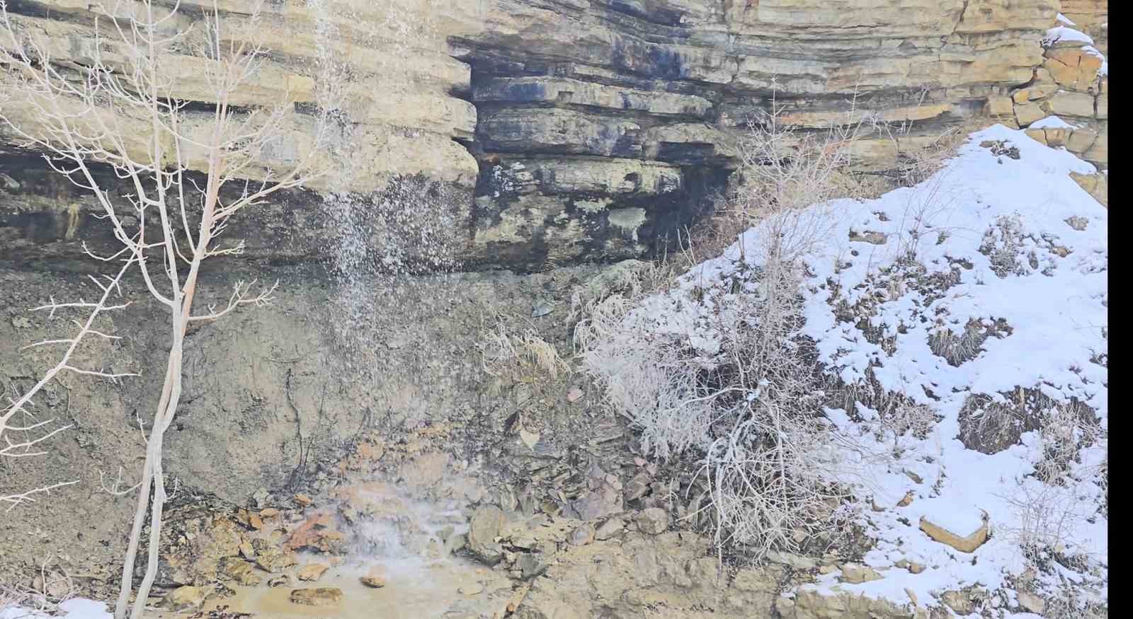 Yağmur ve kar, Harput’ta doğal şelaleler oluşturdu
