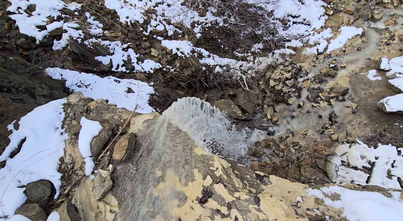 Yağmur ve kar, Harput’ta doğal şelaleler oluşturdu
