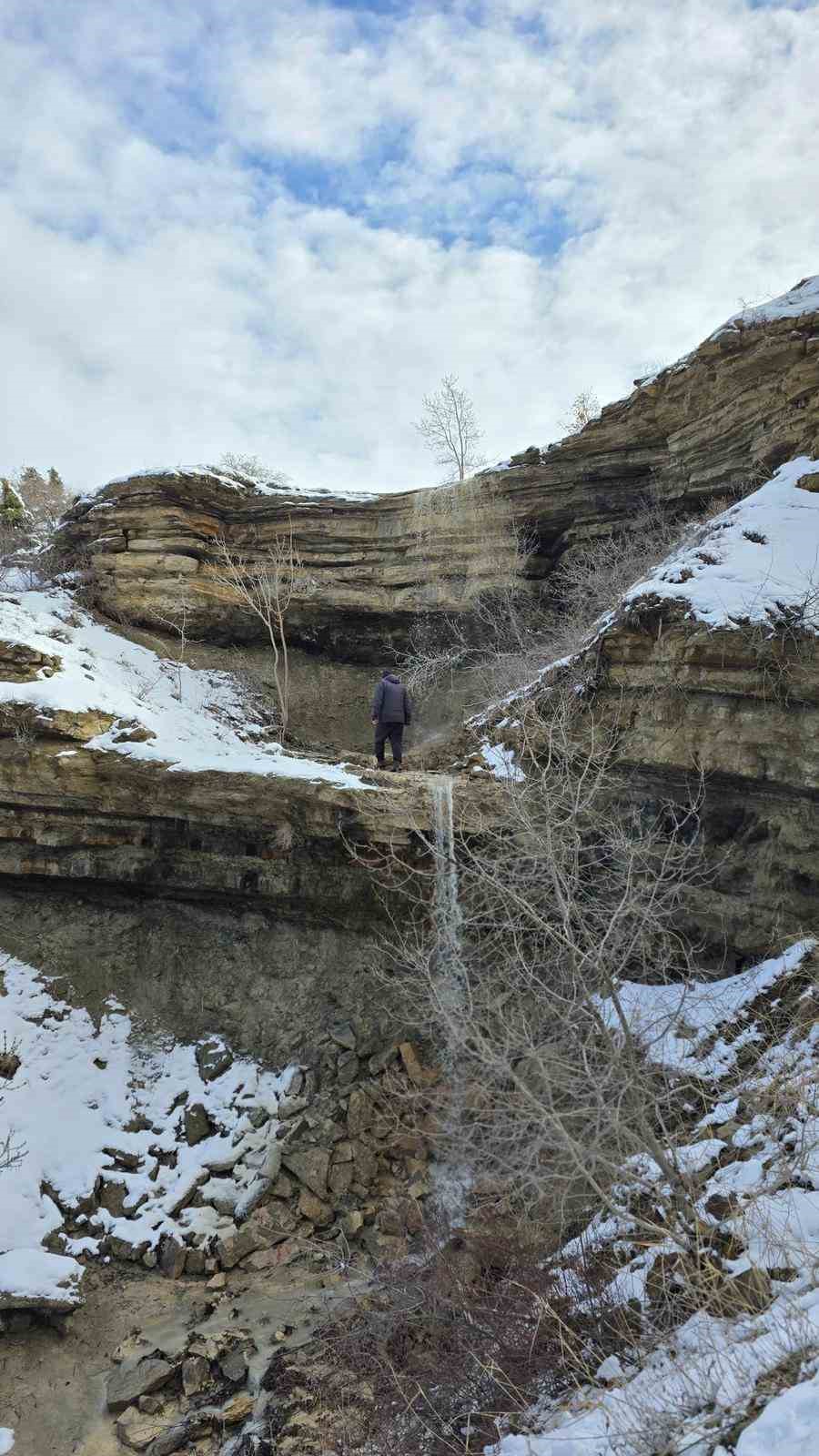 Yağmur ve kar, Harput’ta doğal şelaleler oluşturdu
